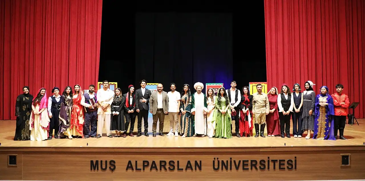 Siirt Üniversitesi Ekibi Muş'ta Sahne Aldı: ''Yedi Kocalı Hürmüz'' Büyük İlgi Gördü