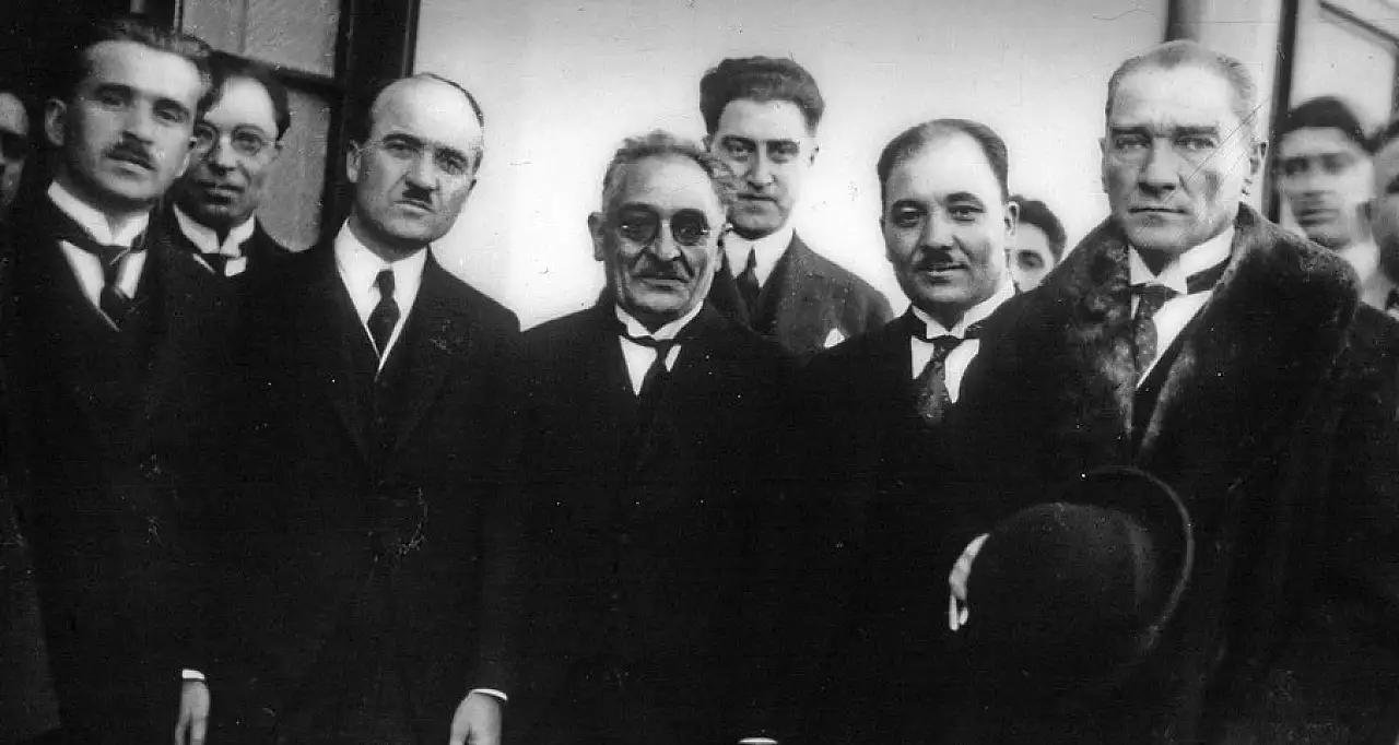 Atatürk ile Dönemin Siirt Milletvekili Mahmut Soydan'ın Fotoğrafları Gün Yüzüne Çıktı