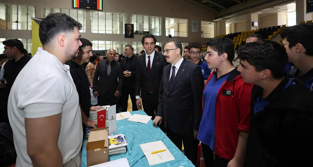 Siirt'te Üniversite Tanıtım Fuarı ve Kariyer Günü Düzenlendi