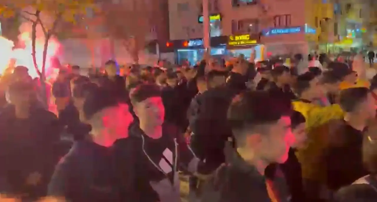 Siirt'te Galatasaray Taraftarlarından Coşkulu Kutlama