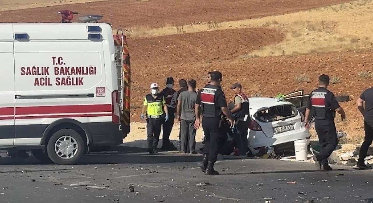 Siirtli Ailenin Gaziantep'te Geçirdiği Feci Kazada 2 Kişi Ölü 4 Kişi Yaralandı