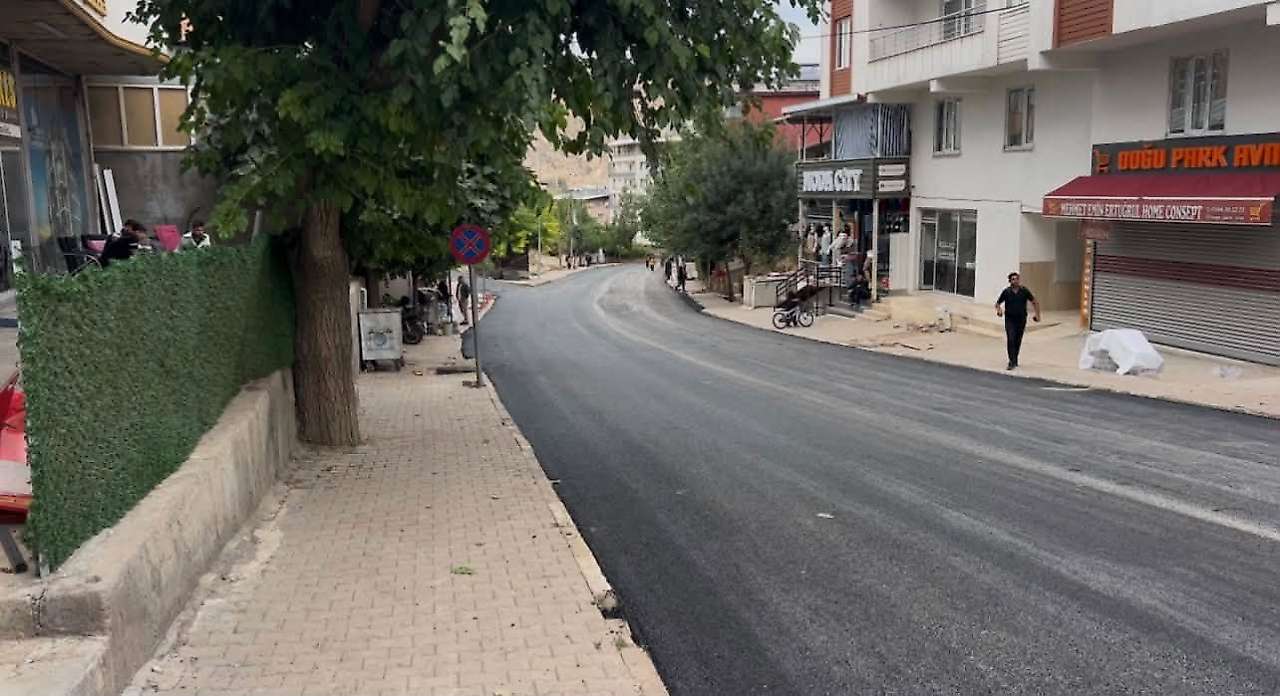 Siirt Eruh'ta Doğalgaz Çalışmalarında Sona Gelindi: Bozulan Yollar Asfaltlanıyor
