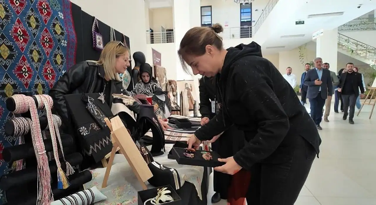 Siirt Olgunlaşma Enstitüsünde Geleneksel Ürünler Modern Yorumlarla Sergilendi
