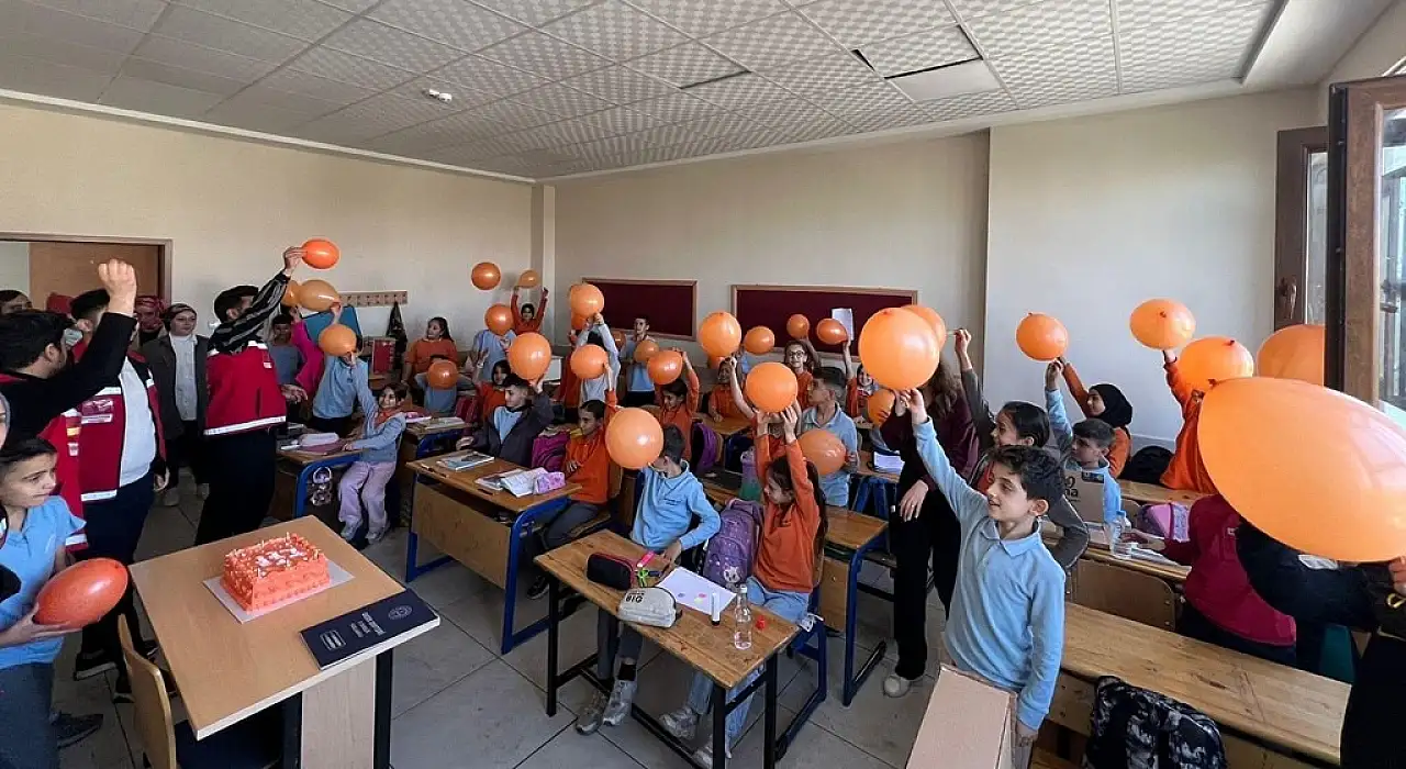 Siirt'te Lösemi Tedavisini Başarıyla Tamamlayan Berat Okuluna Kavuştu