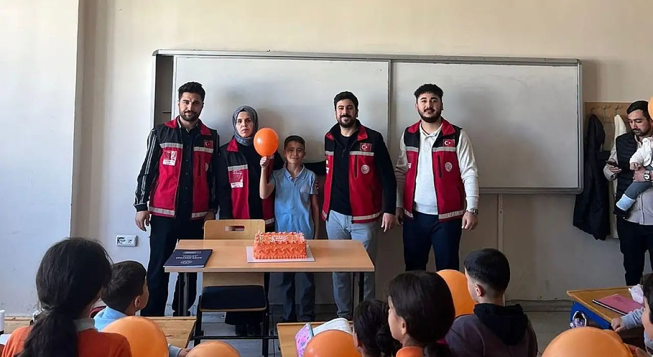 Siirt'te Lösemi Tedavisini Başarıyla Tamamlayan Berat Okuluna Kavuştu