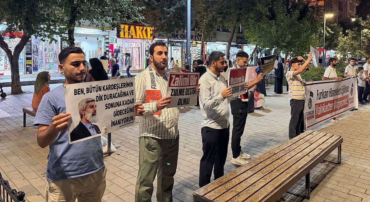 Alparslan Kuytul Ve Gözaltılar İçin Siirt'te Protesto Eylemi Yapıldı