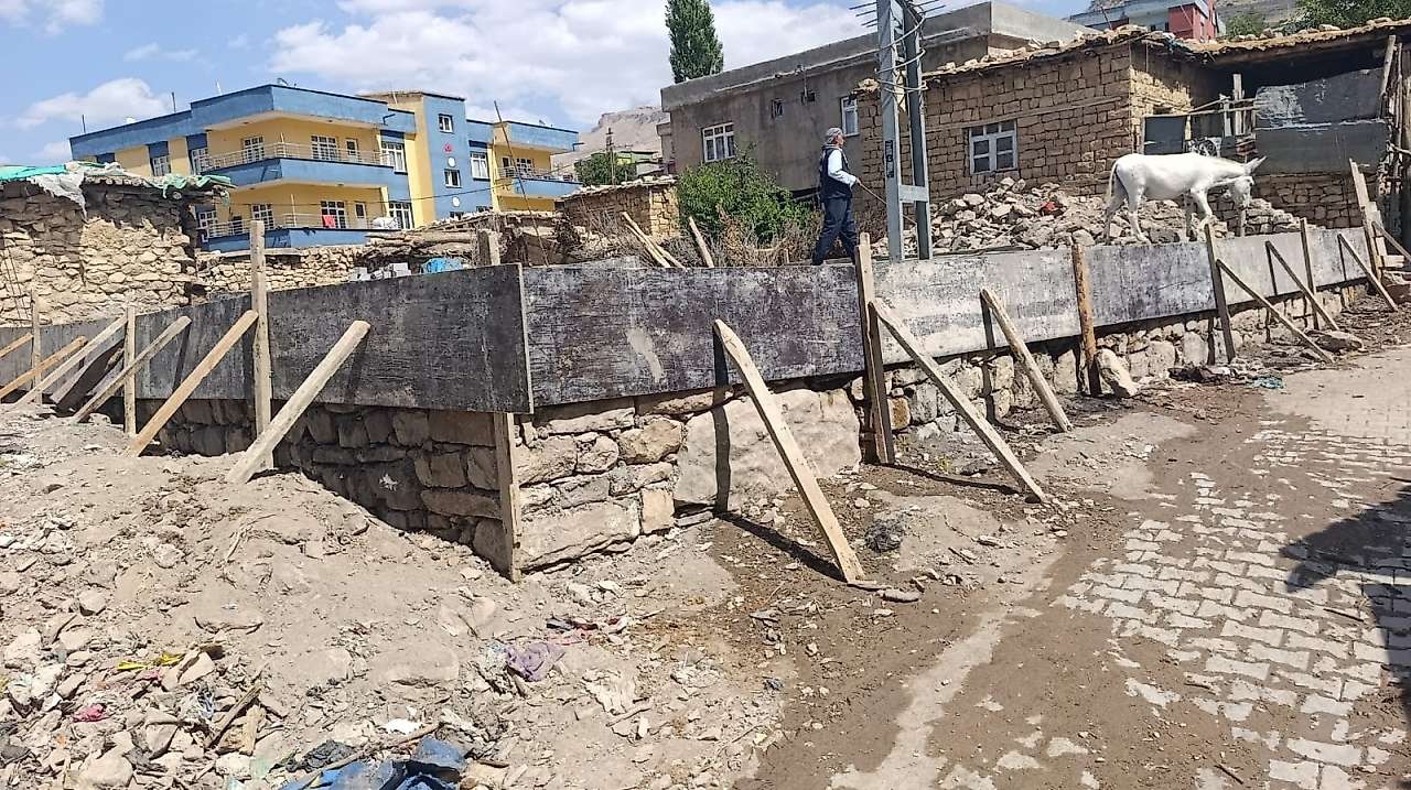Siirt'te Köy Halkı Kendi İmkânlarıyla Başladığı Kuran Kursu İnşaatı İçin Destek Bekliyor