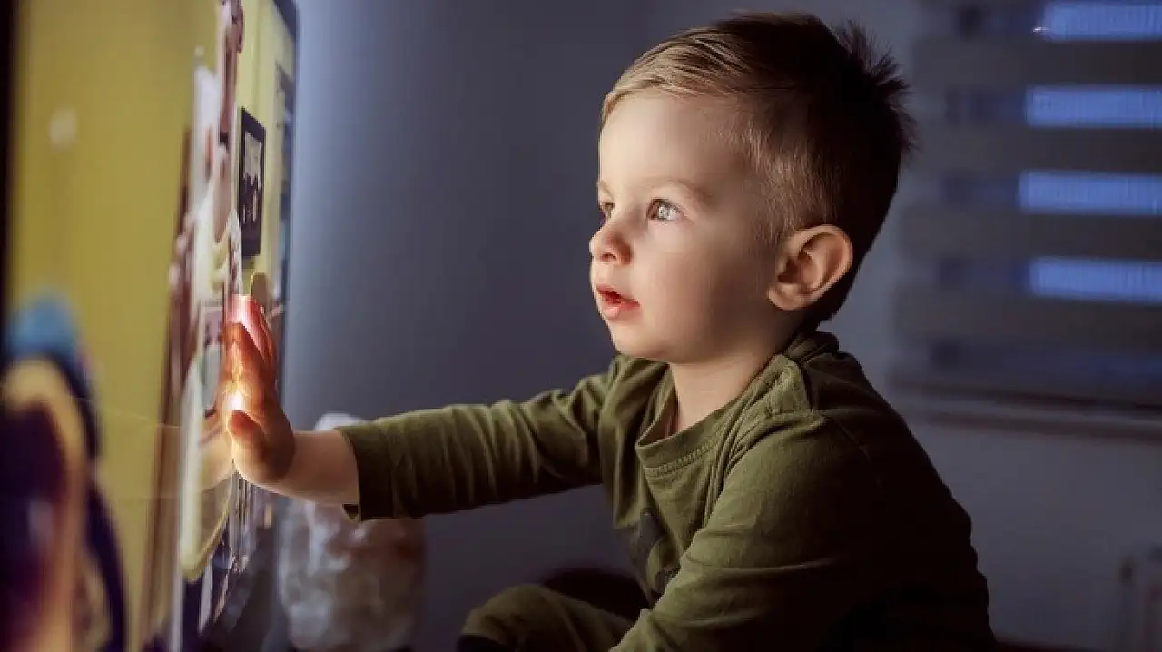 Ekran Yorgunu Çocuklar: Dijital Stresin Görünmez Bedeli