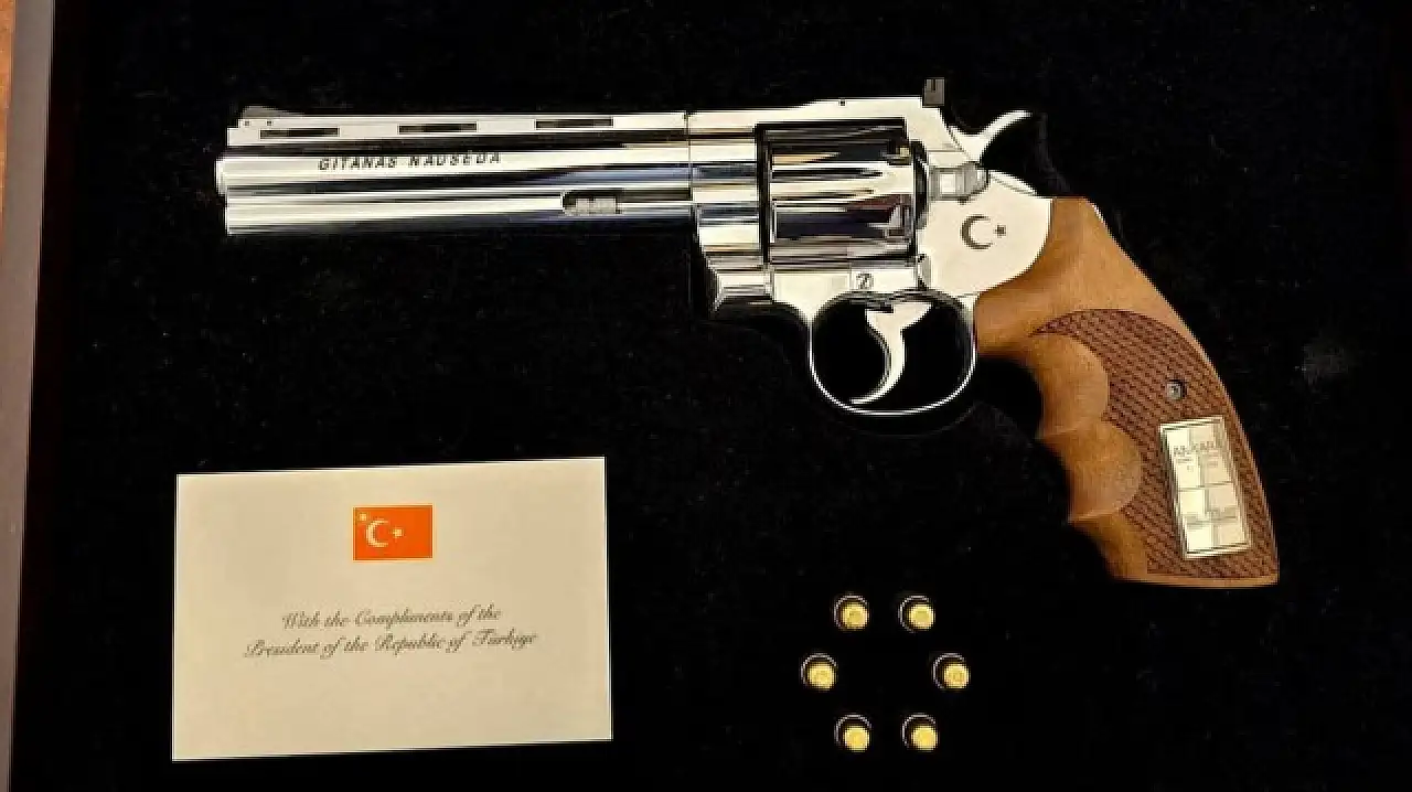 Erdoğan'ın NATO Hediyesi Avrupa'da Gündem Oldu: Liderler Revolverleri Farklı Şekillerde Muhafaza Ediyor