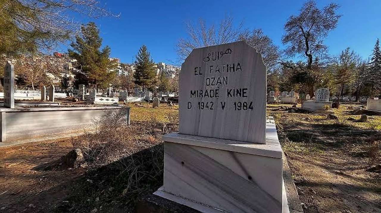 Siirt'te Mezarı Bulunan Kürt Müziğinin Unutulmaz İsmi Mirade Kine'nin Hayat Hikâyesi