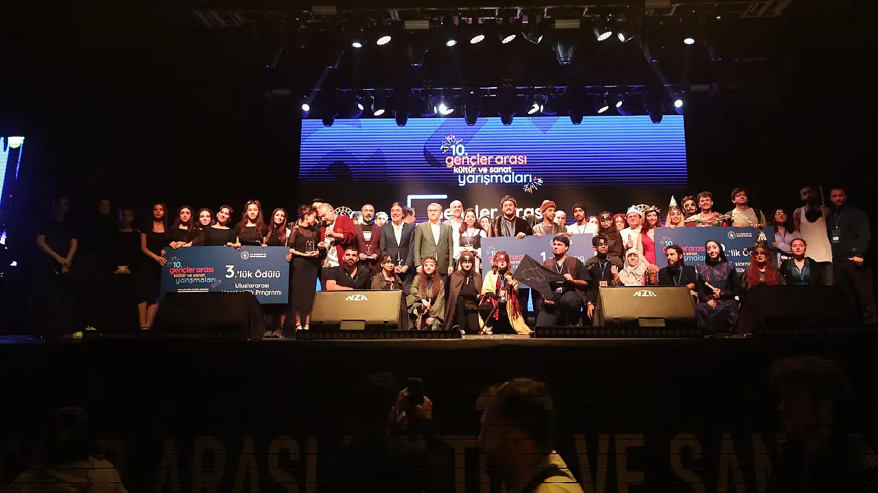 Siirtli Öğrenciler Antalya'da Tarihi Sahnede Türkiye 3.sü Oldu