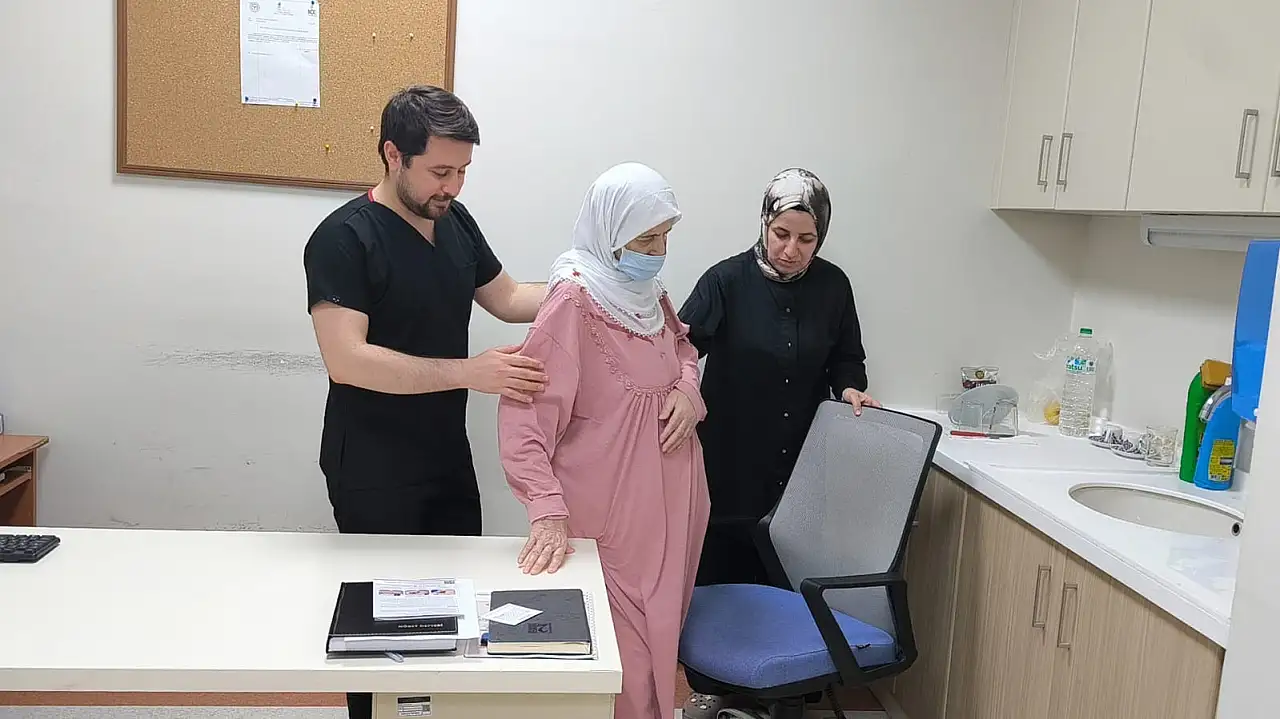 Siirt'te 77 Yaşındaki Hastaya Hayat Kurtaran Ameliyat: Bağırsaktaki Kitle Alındı