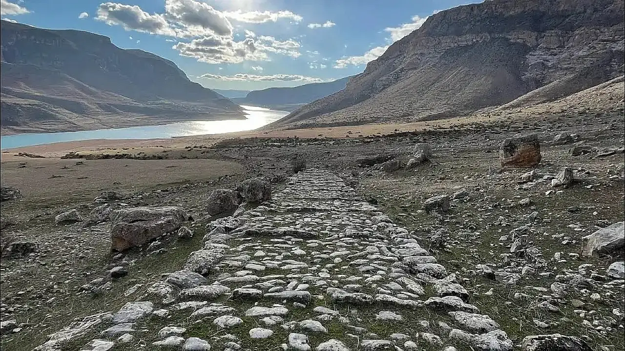 Siirt'te Bir Zamanlar Orduların Geçtiği Yol, Bugün Kaderine Terk Edildi