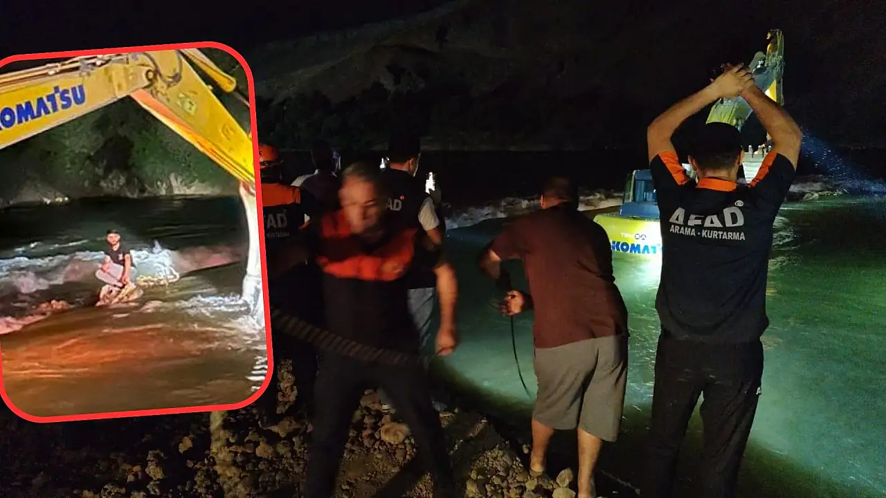 Siirt Kezer Çayı'nın Ortasında Mahsur Kalan Genç İş Makinesiyle Kurtarıldı