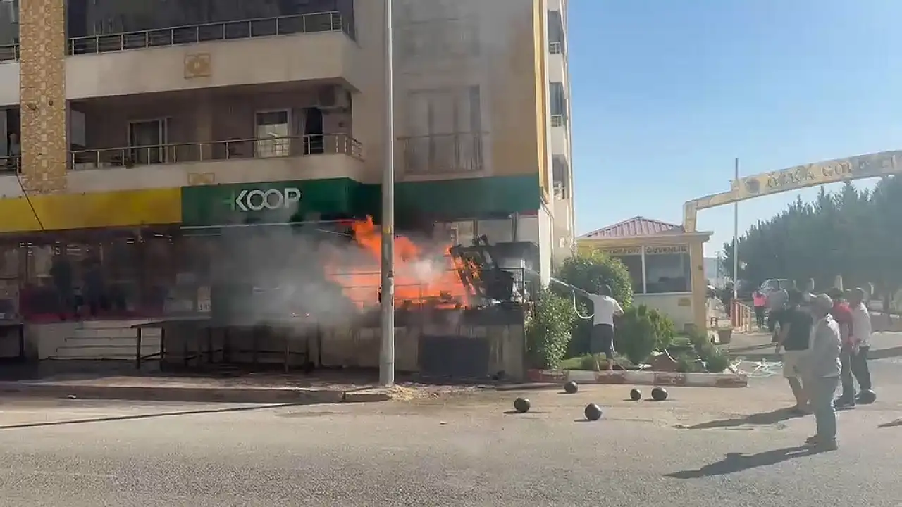 Siirt'te Tarım Kredi Kooperatif Marketi Önünde Yangın Paniği