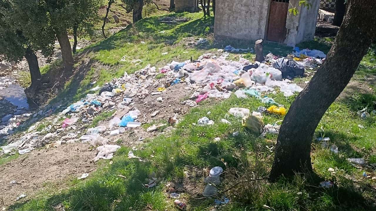 Siirt’te Ziyaret Edilen Türbe Bakımsızlığa Terk Edildi