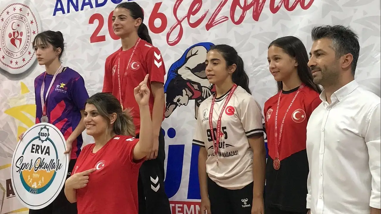Siirtli Güreşçi Fatma Aşkara Türkiye Şampiyonu Oldu
