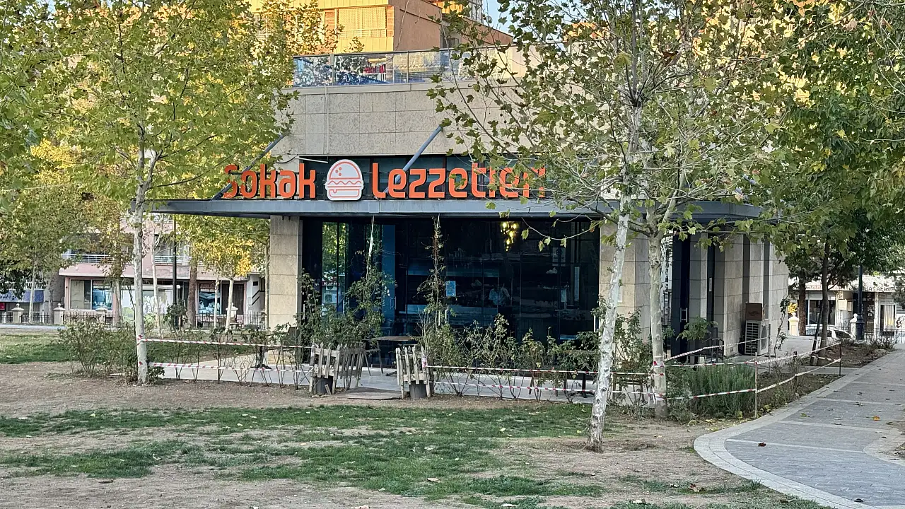 Siirt Kızlar Tepesindeki Sokak Lezzetleri Sosyal Tesisi