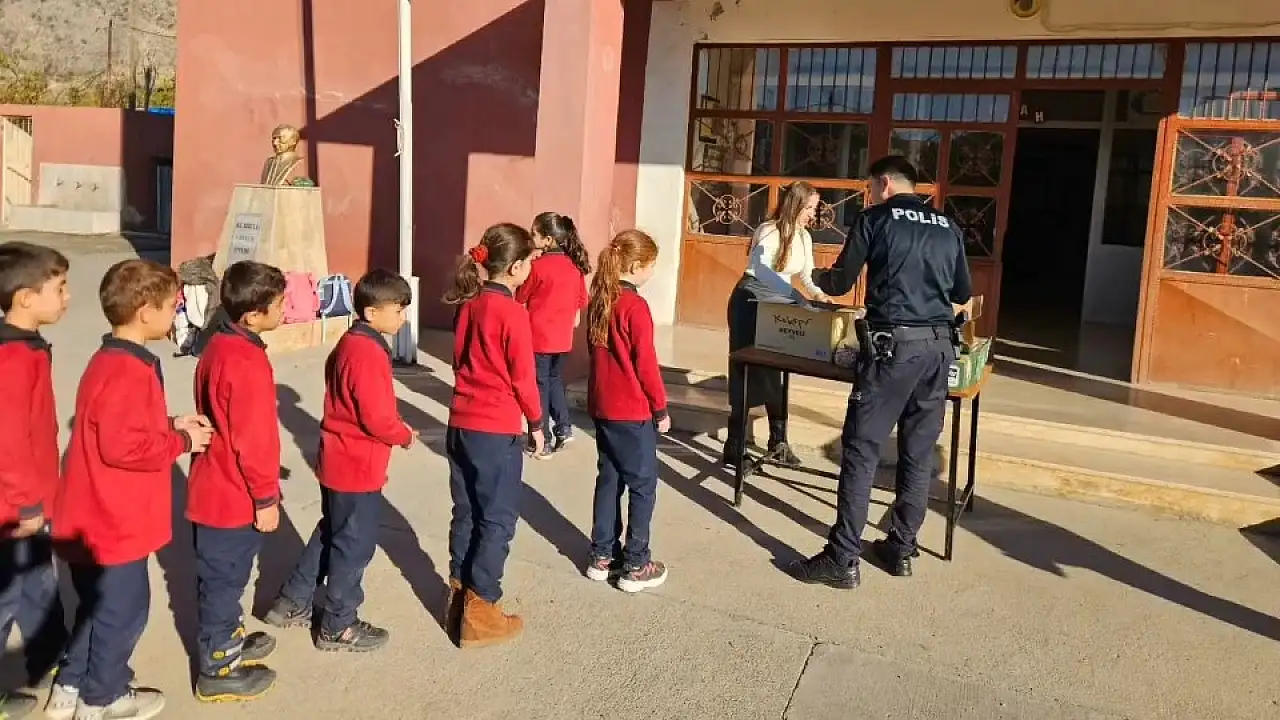Siirt Pervari'de Polislerden Öğretmenler Günü Ziyareti