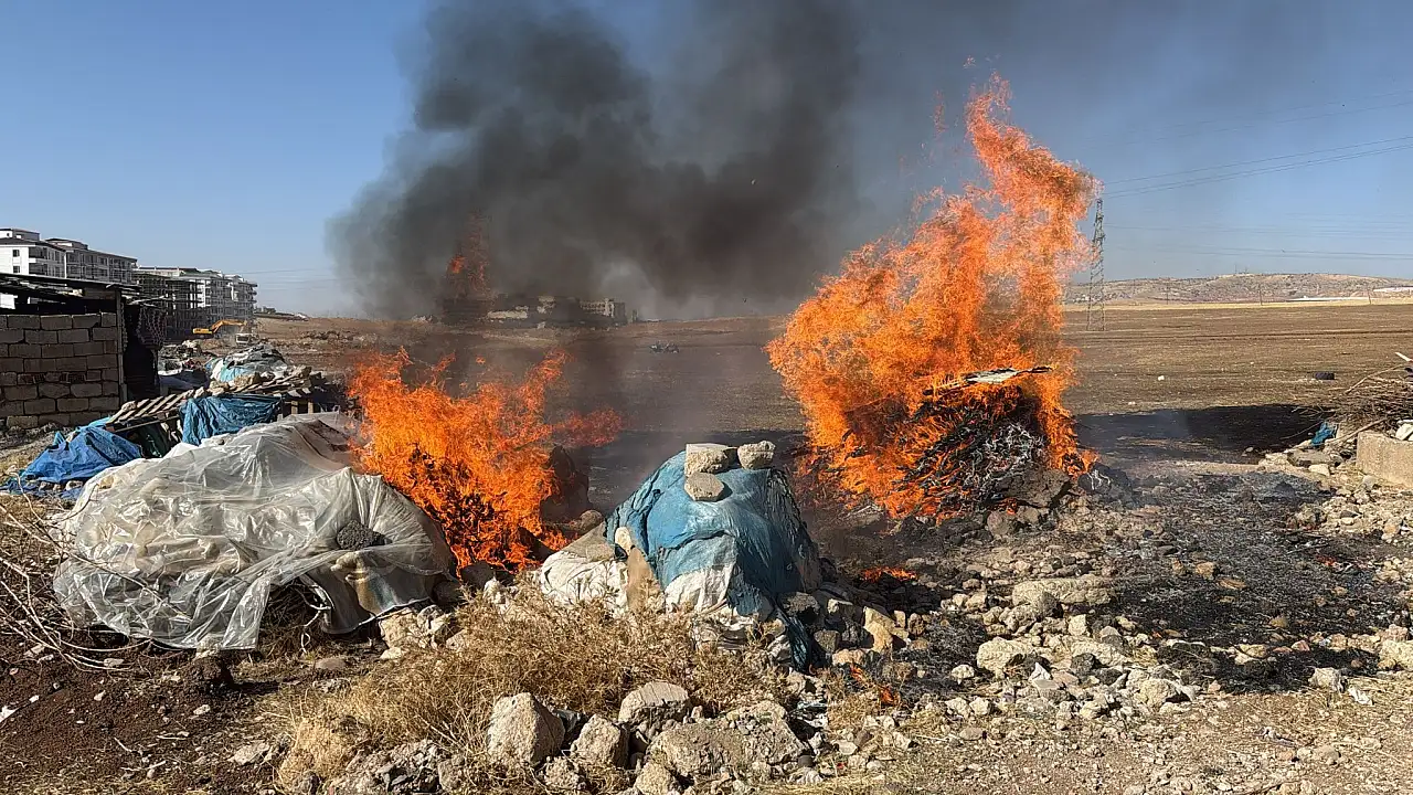 Siirt'te Tandır İçin Hazırlanan Çalı ve Odunlar Alev Aldı