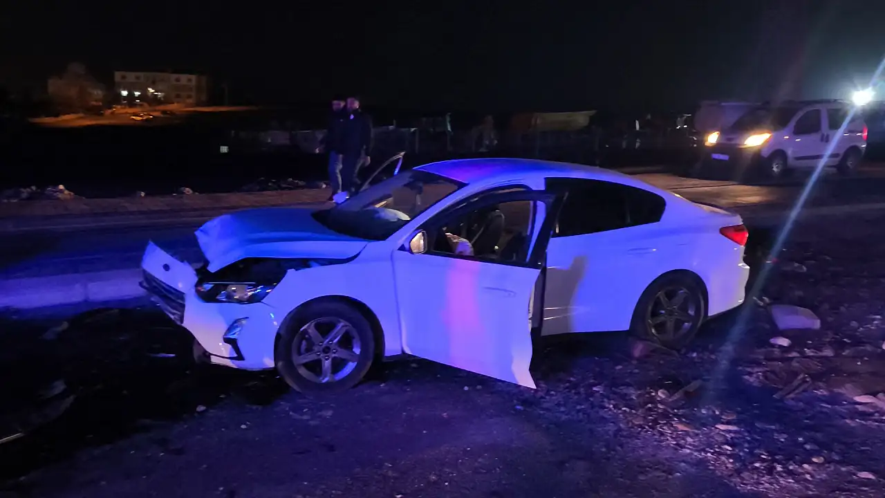 İki Kardeşin Arka Arkaya Yaptığı Kazada 8 Kişi Yaralandı! Siirt Sağlık Ekibi İlk Müdahaleyi Yaptı