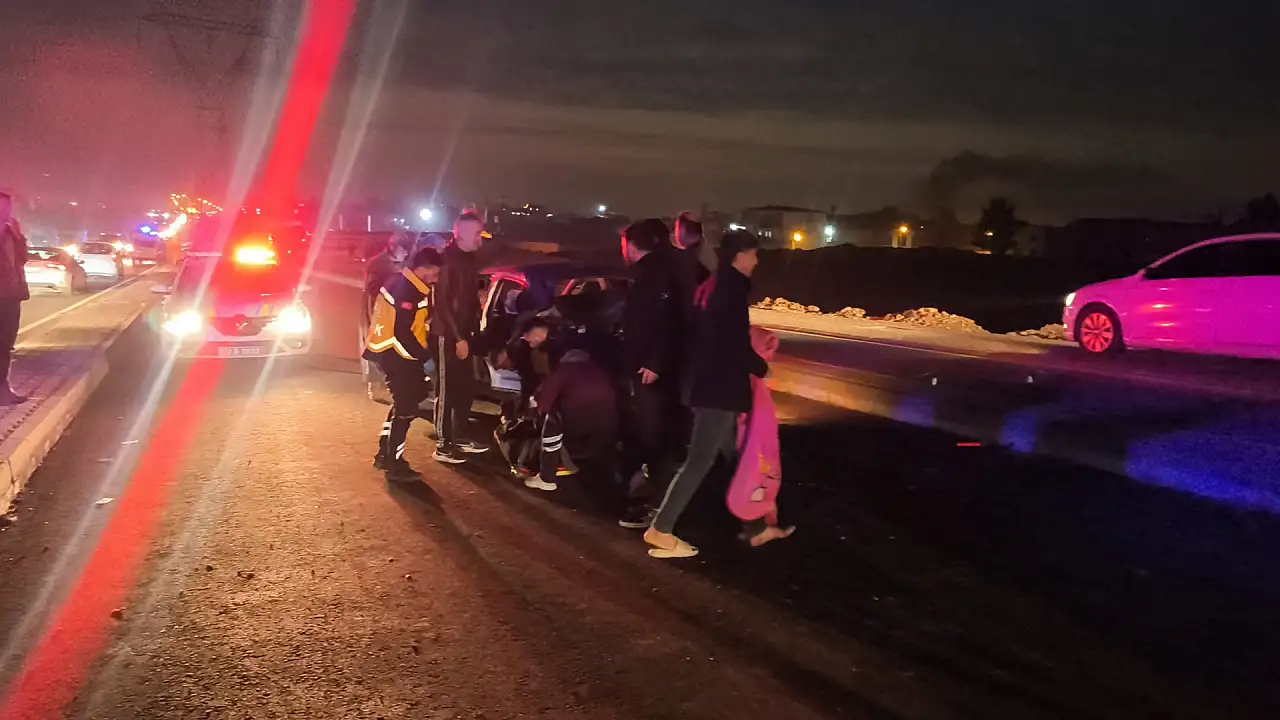 İki Kardeşin Arka Arkaya Yaptığı Kazada 8 Kişi Yaralandı! Siirt Sağlık Ekibi İlk Müdahaleyi Yaptı