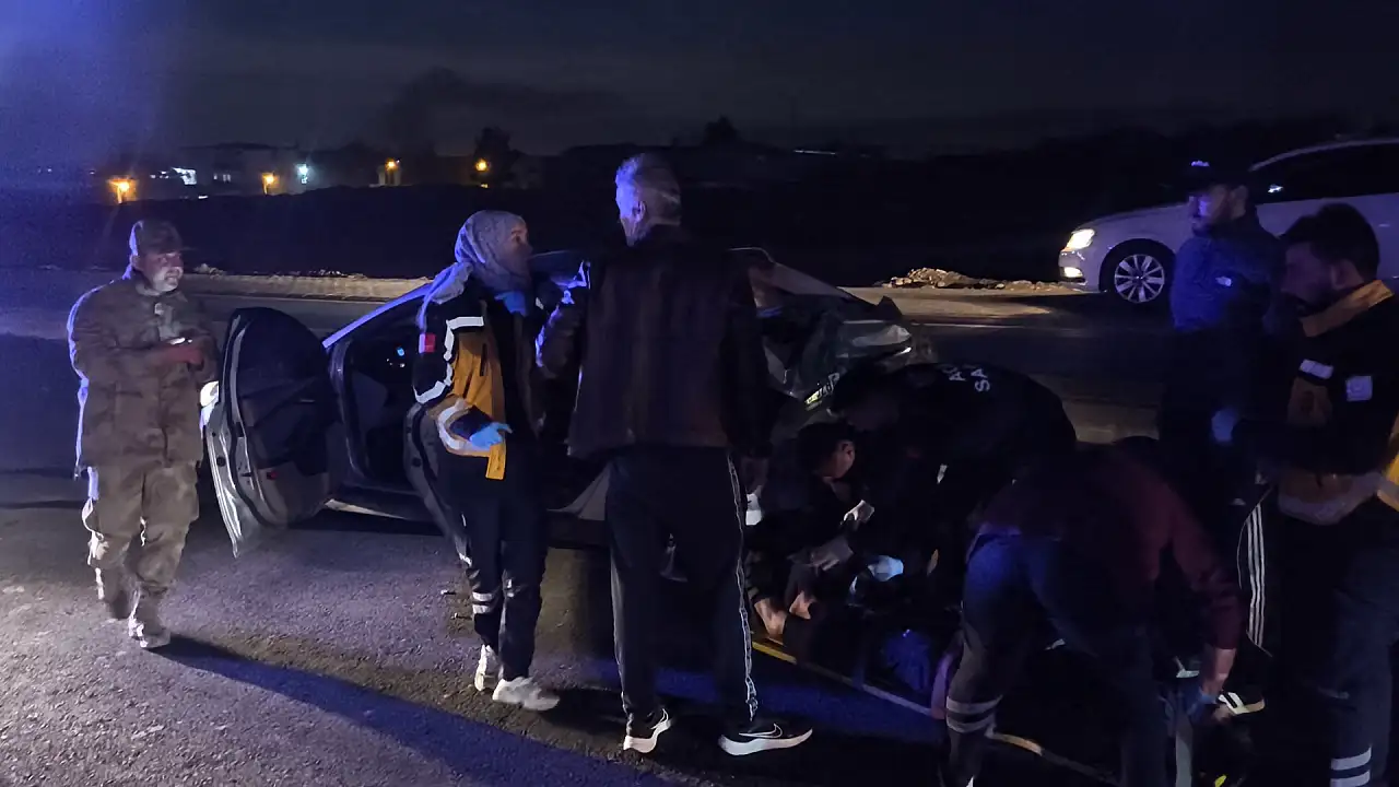 İki Kardeşin Arka Arkaya Yaptığı Kazada 8 Kişi Yaralandı! Siirt Sağlık Ekibi İlk Müdahaleyi Yaptı