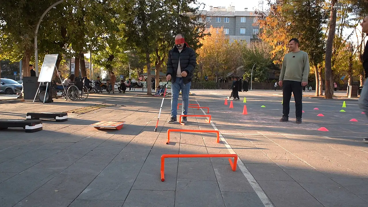 Siirt'te 3 Aralık kapsamında 'Empati Parkuru' kuruldu