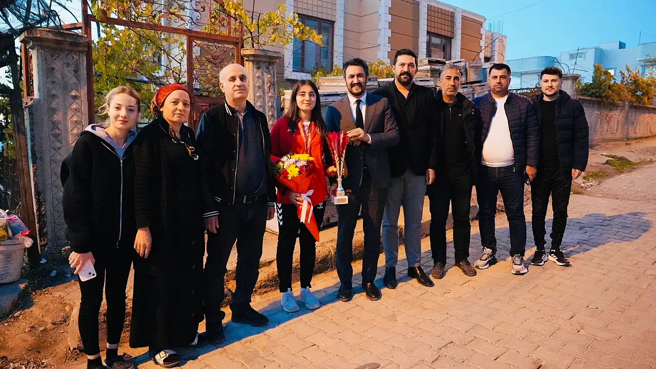 Siirt Gençlik ve Spor İl Müdürü, Dünya ikincisi Asya Viyan Elinç'i evinde ziyaret etti