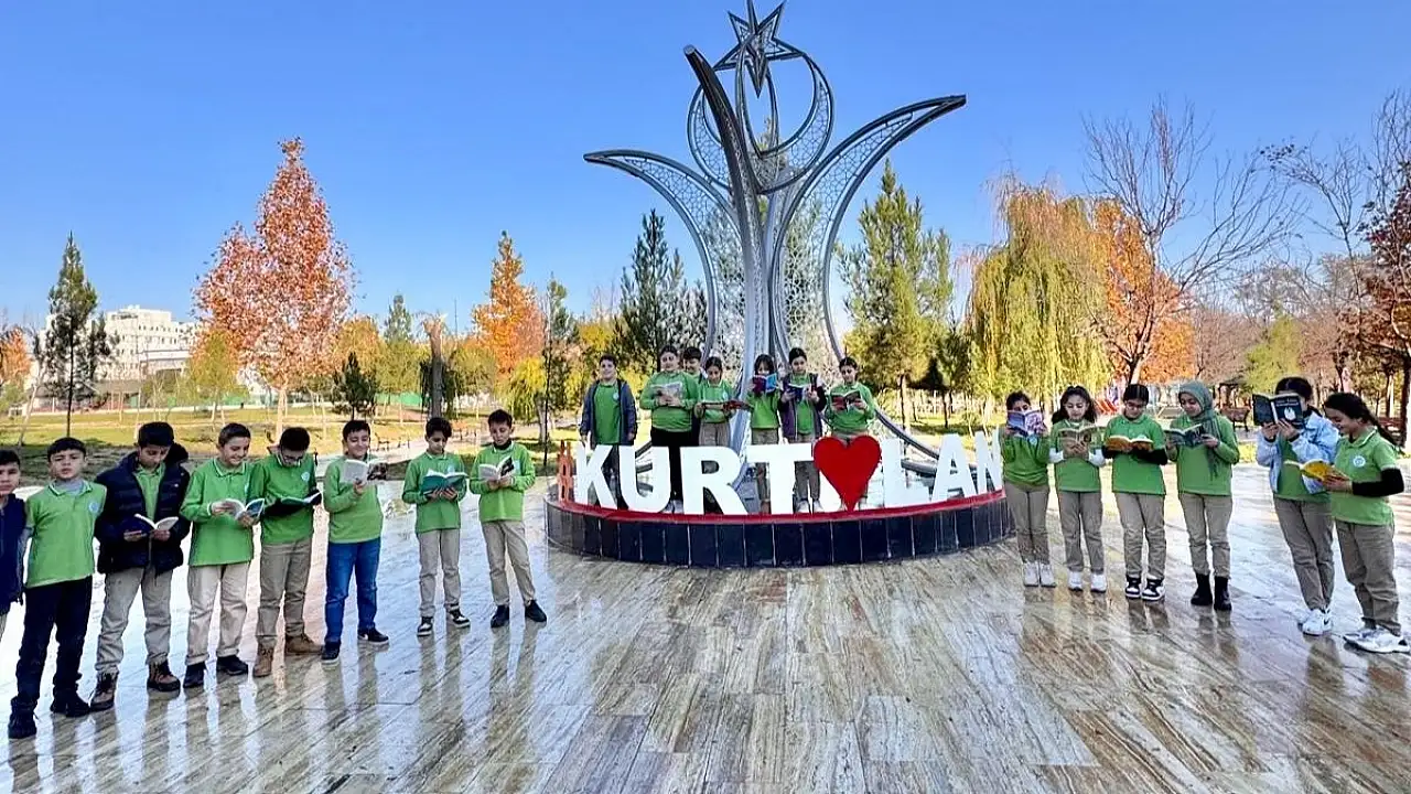 Siirt'te ''Geleceğe Sayfa Çeviriyor'' Projesi Kapsamında Kurtalan'da Kitap Okuma Etkinliği