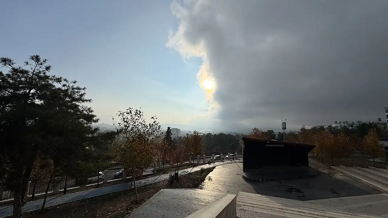 Siirt'te Gökyüzü İkiye Bölündü! O Anlar Artı Siirt Kamerasında