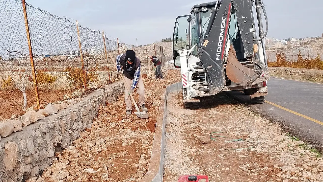 Siirt Kayabağlar'da Temizlik ve Kaldırım Çalışmaları Aralıksız Devam Ediyor