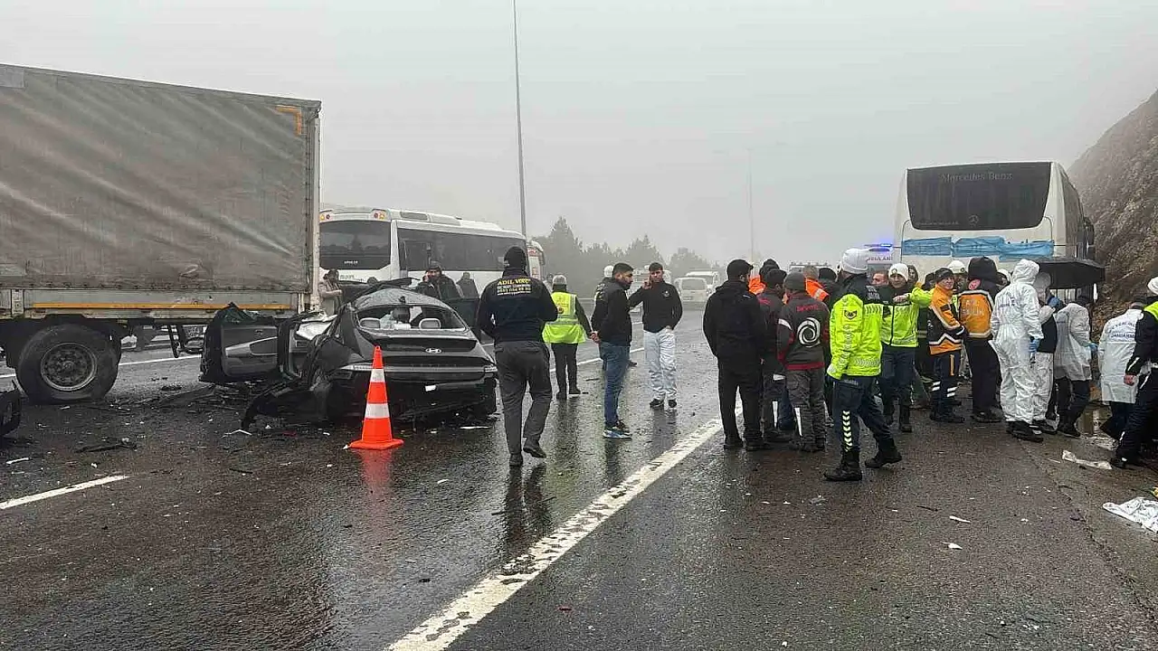 Gaziantep'te sis kazası: Zincirleme kazada 2 kişi öldü, 11 kişi yaralandı