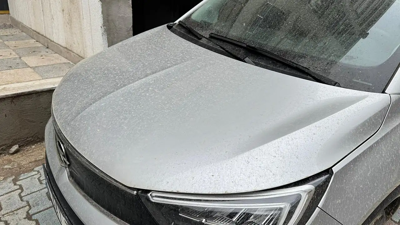 Siirt'te Çamur Yağdı: Araçlar Çamurla Kaplandı