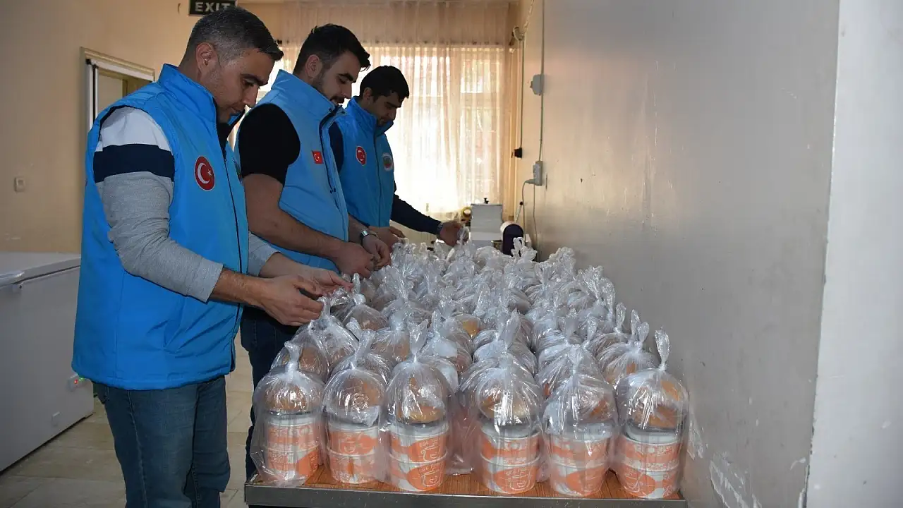 Siirt'te Ramazan boyunca ihtiyaç sahiplerine sıcak yemek desteği