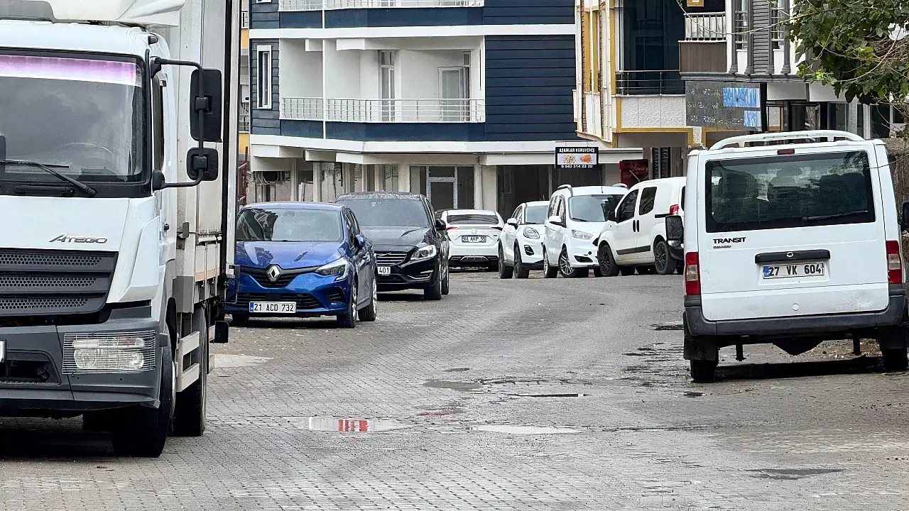 Siirt'te Trafik Çilesi: Şehir Kilitlendi, Çözüm Bekliyor