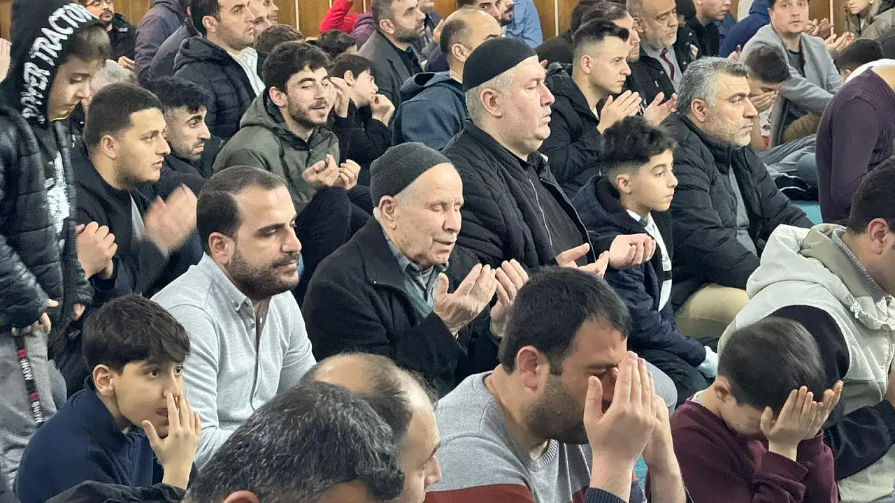 Siirt'te Kadir Gecesi mevlid ve Kuran-ı Kerim hediyesiyle taçlandı