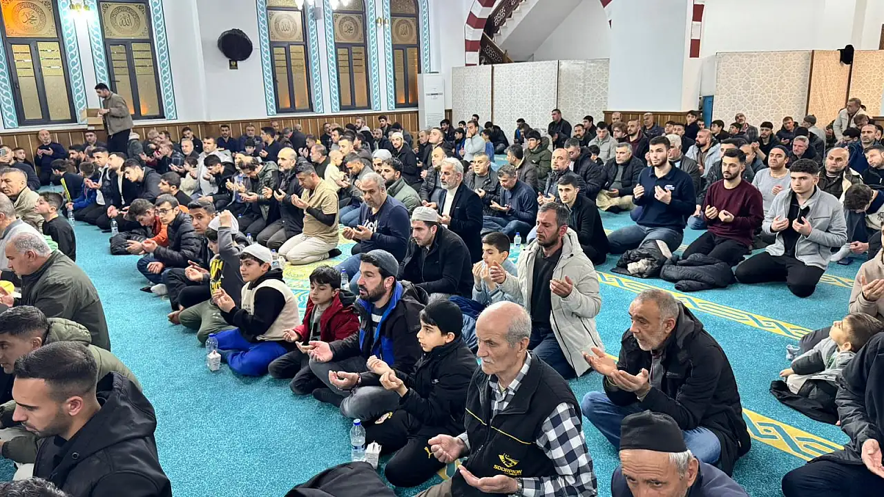 Siirt'te Kadir Gecesi mevlid ve Kuran-ı Kerim hediyesiyle taçlandı