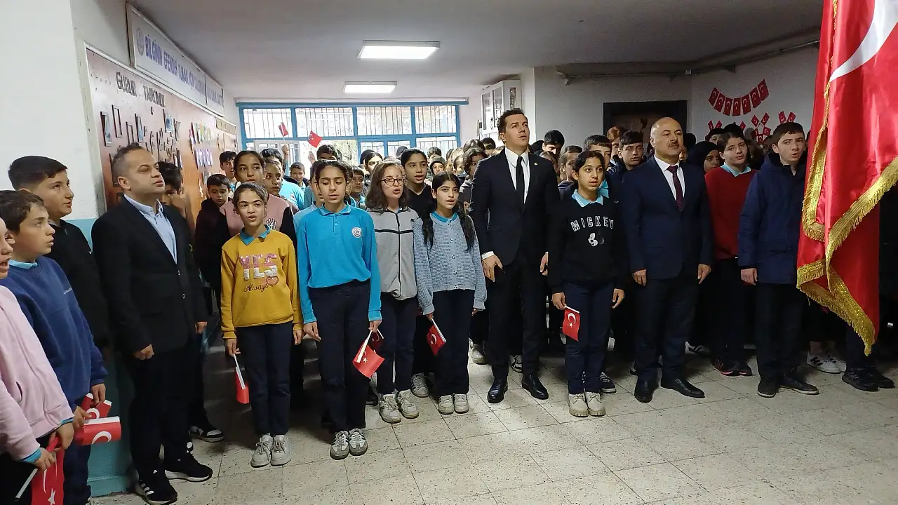 Eruh Kaymakamı Meral'den Okullara Moral Ziyareti
