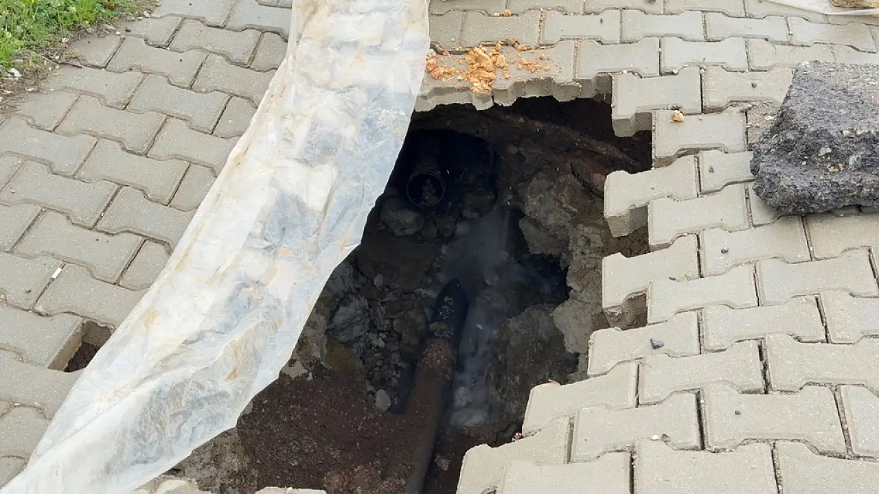Siirt-Kurtalan yolunda kaldırım çöktü