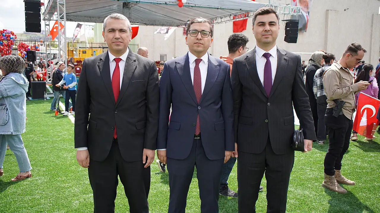 Siirt'te 23 nisan coşkusu: Tribünler doldu, kutlamalar renkli geçti