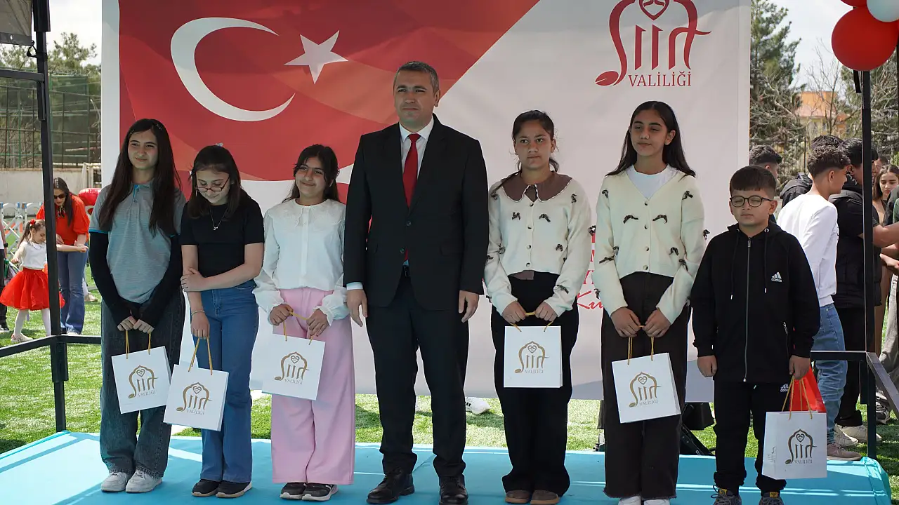 Siirt'te 23 nisan coşkusu: Tribünler doldu, kutlamalar renkli geçti