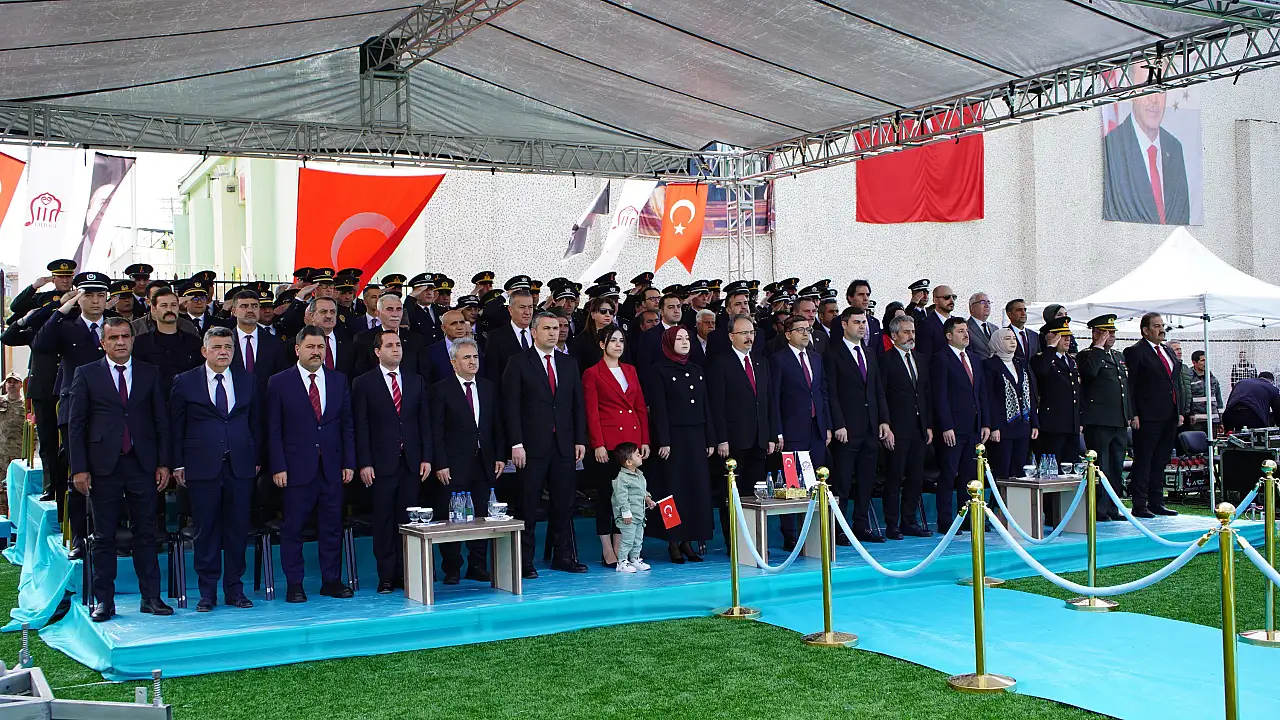 Siirt'te 23 nisan coşkusu: Tribünler doldu, kutlamalar renkli geçti