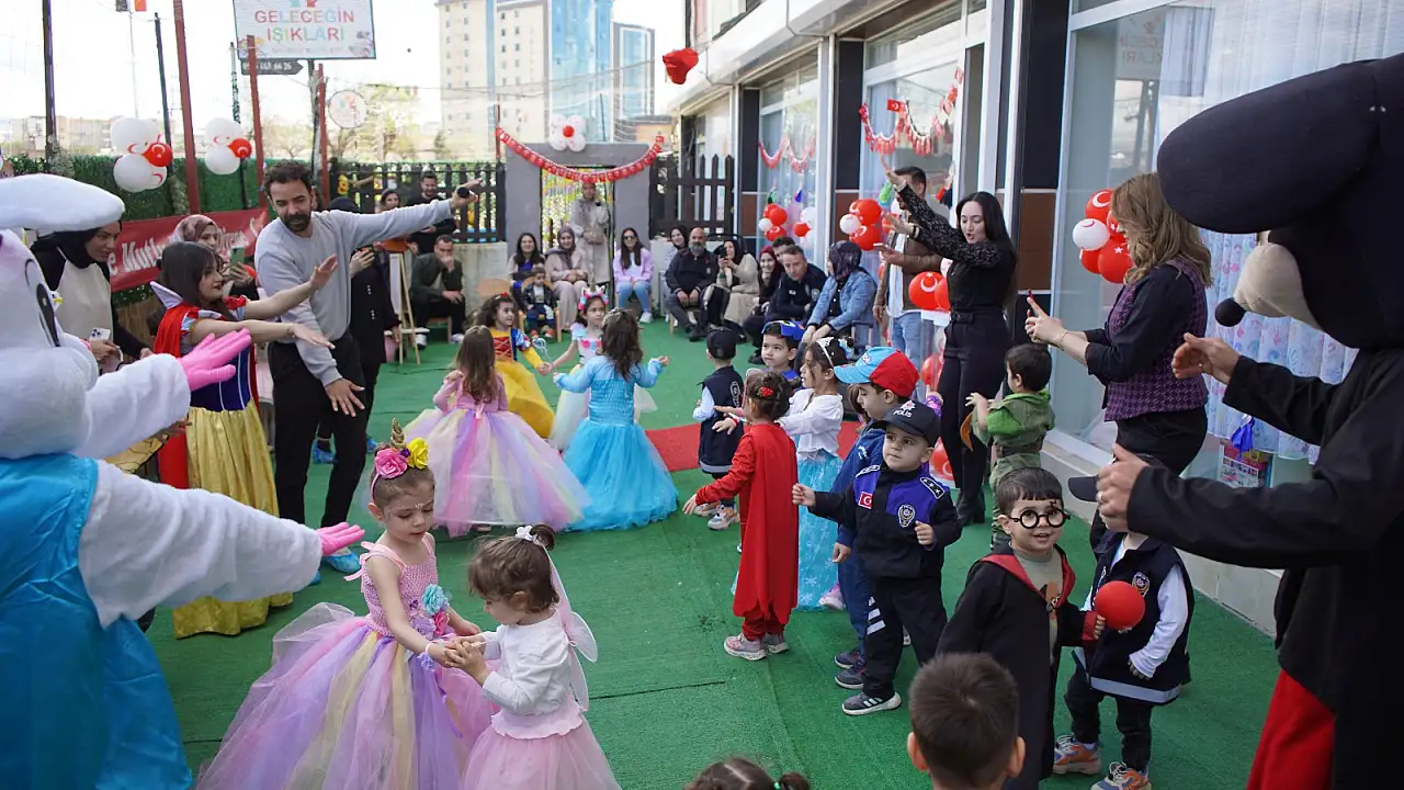 Siirt Geleceğin Işıkları Gündüz Bakımevi'nde Eğitim ve Eğlence Bir Arada: Minikler Hem Öğreniyor Hem Eğleniyor