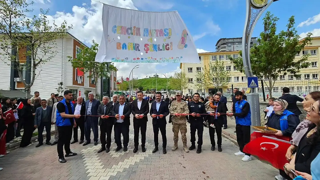 Pervari Sokaklarında Bahar Şenliği Düzenlendi