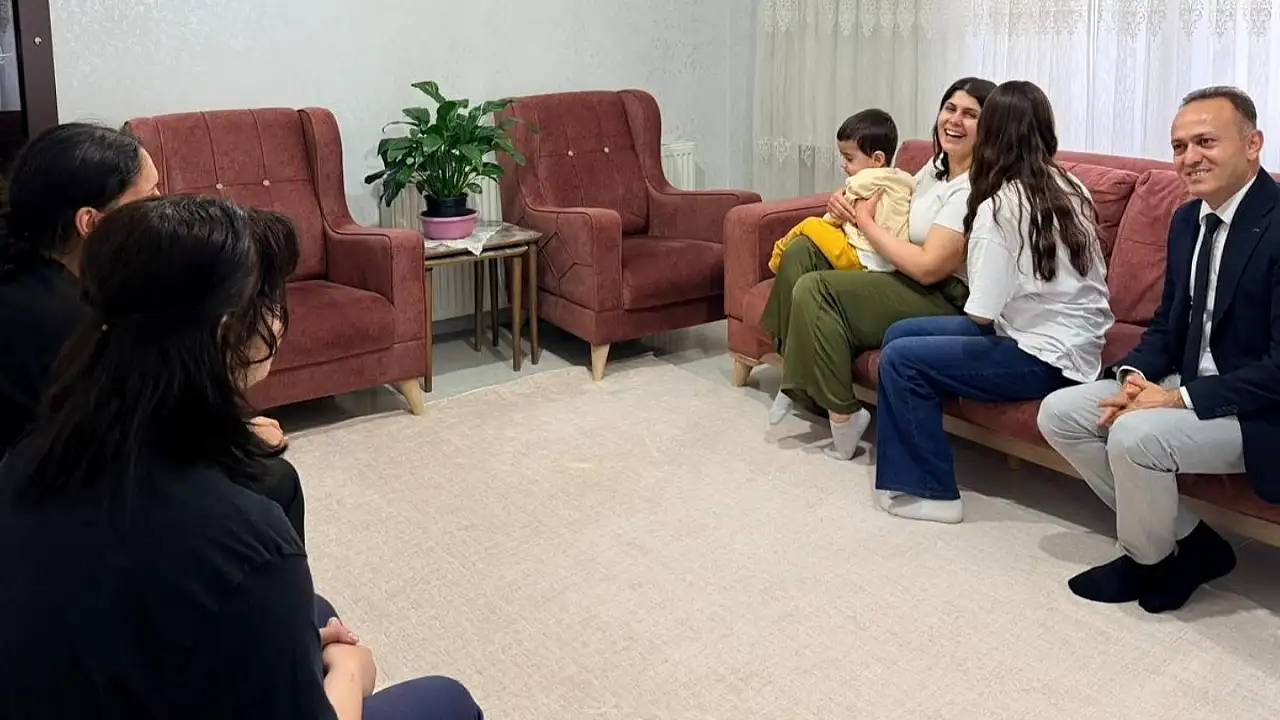Siirt'te kapı kapı aile ziyareti: Devlet destekleri vatandaşlara tek tek anlatıldı