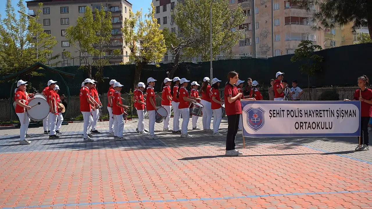 Siirt'te 20 Yıllık Özlem Son Buldu: Şehit Polis Hayrettin Şişman Ortaokulu Bando Takımı Kurdu