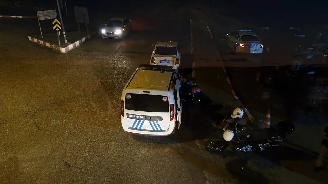 Siirt'te Asayiş Uygulamalarında 45 Kişi Gözaltına Alındı ,Tarihi Eser ve Uyuşturucu Ele Geçirildi