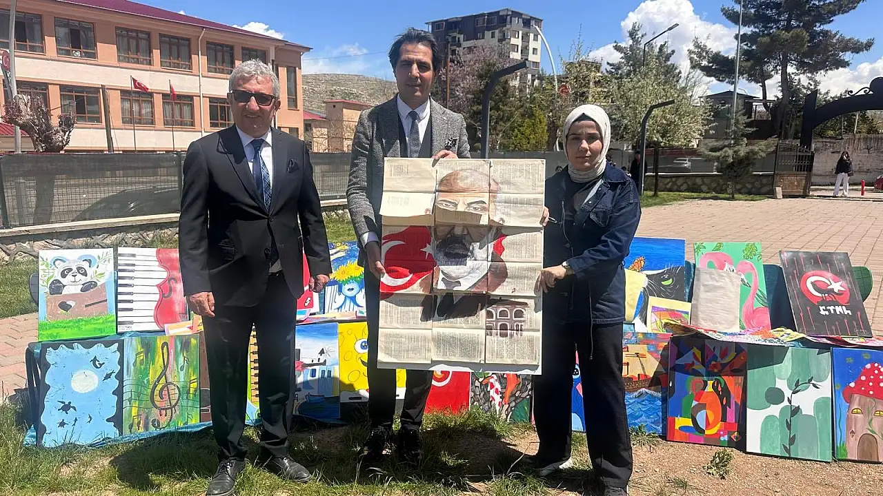 Eruh'ta Sanat Rüzgârı: Öğrencilerin 'Sanat Sokağı Sergisi' Büyük Beğeni Topladı