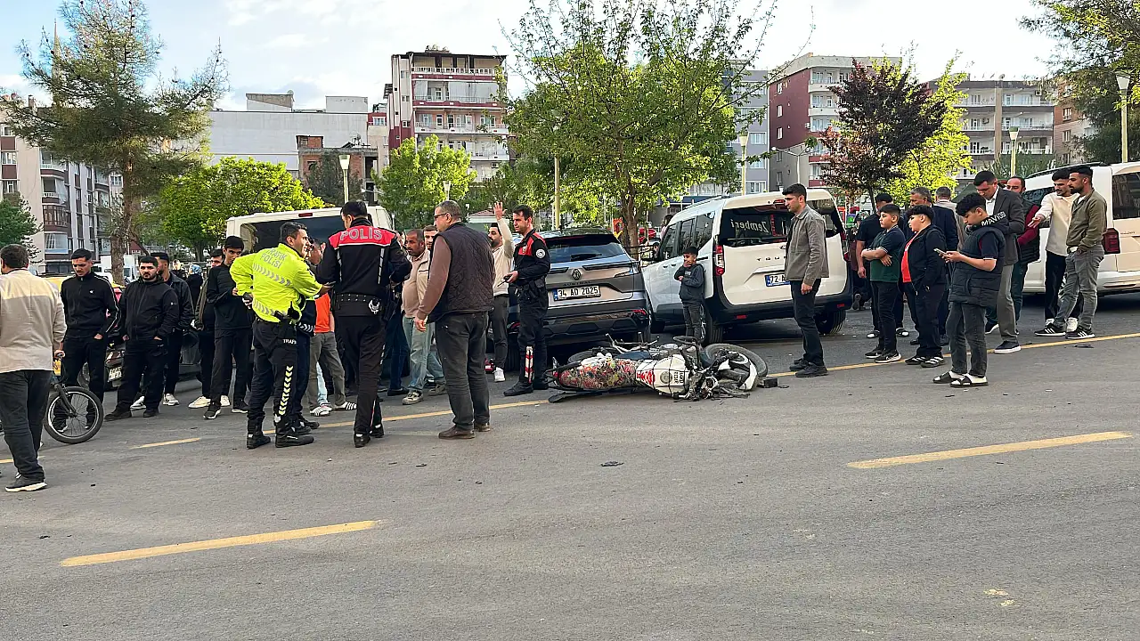 Siirt'te Transit ile Motosiklet Çarpıştı: 1 Yaralı